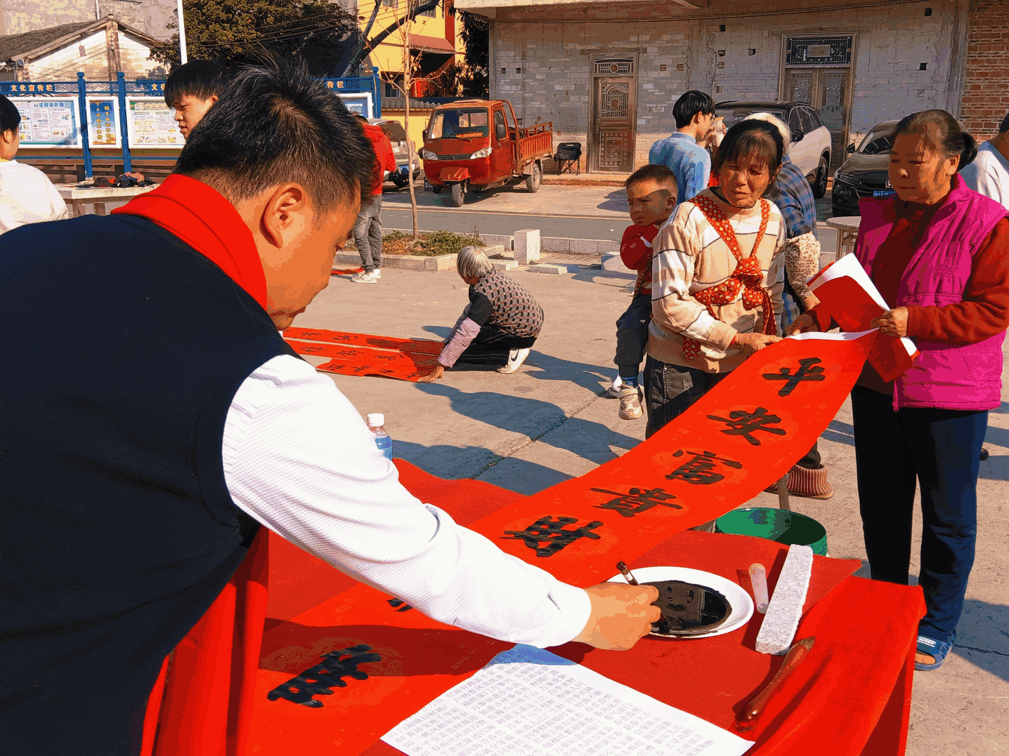 20多名粤桂书法家挥毫送“福”进万家