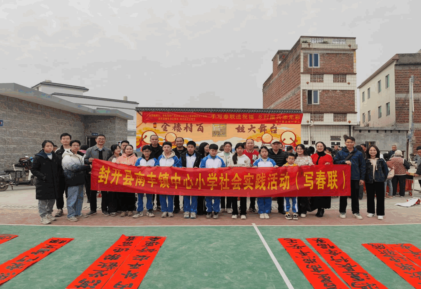 岭南书法小天使新年挥毫泼墨送“福”进村进万家