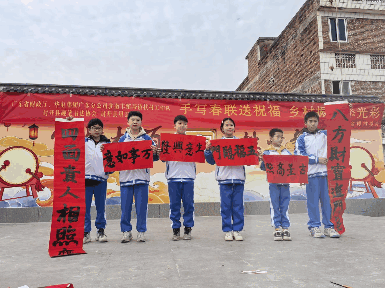 岭南书法小天使新年挥毫泼墨送“福”进村进万家