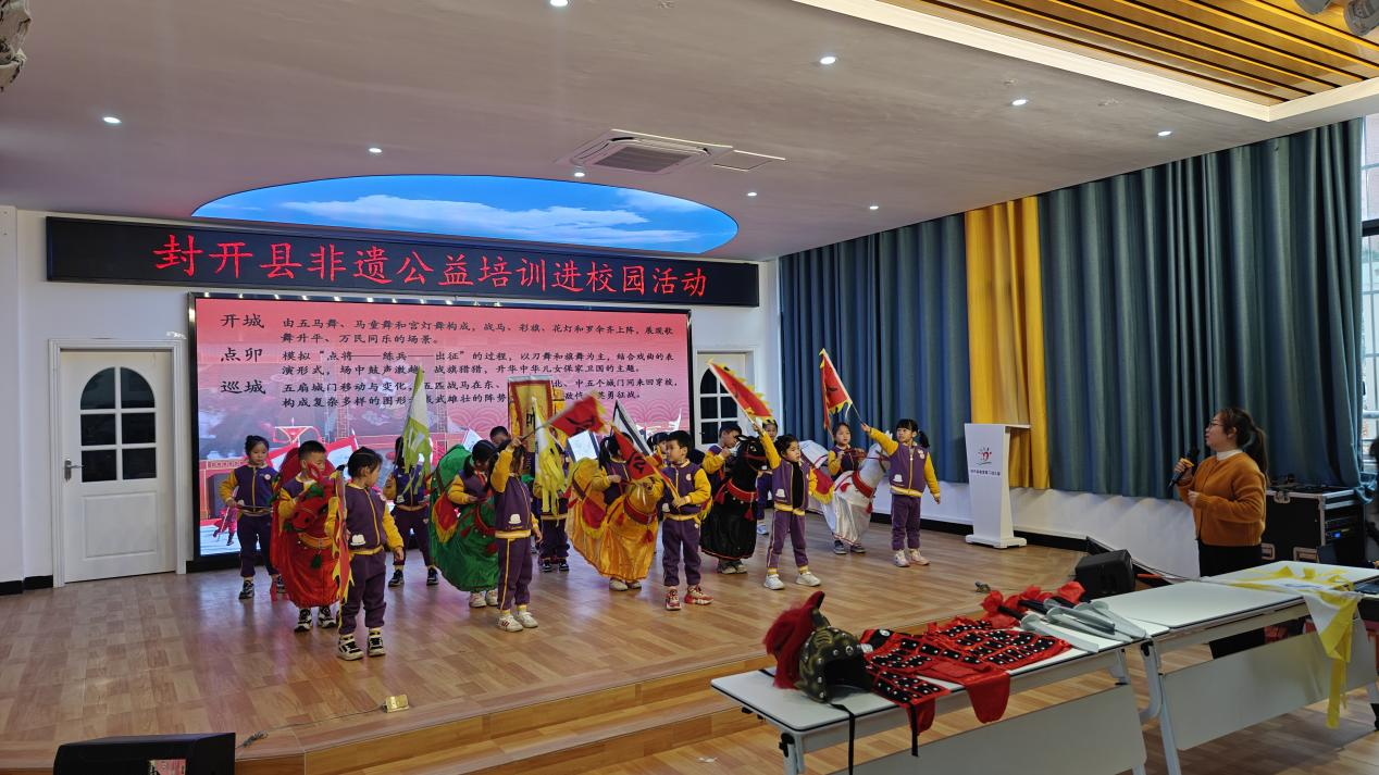 封开五马巡城舞走进幼儿园