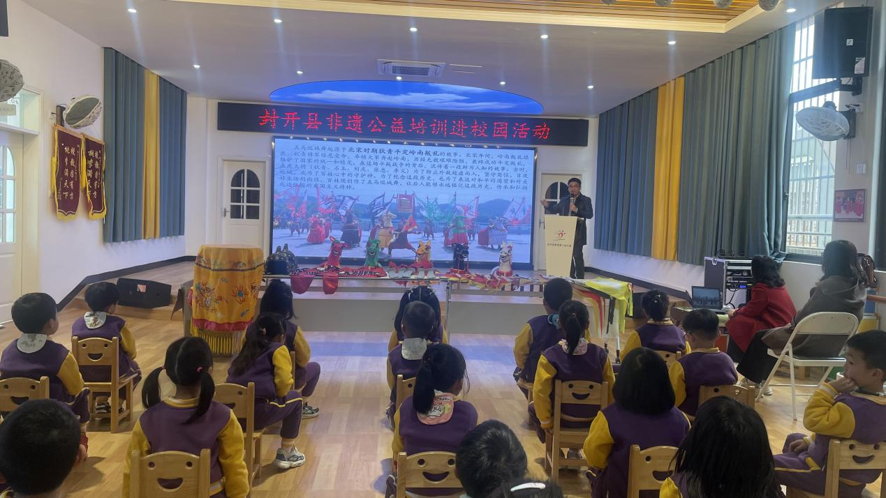 封开五马巡城舞走进幼儿园