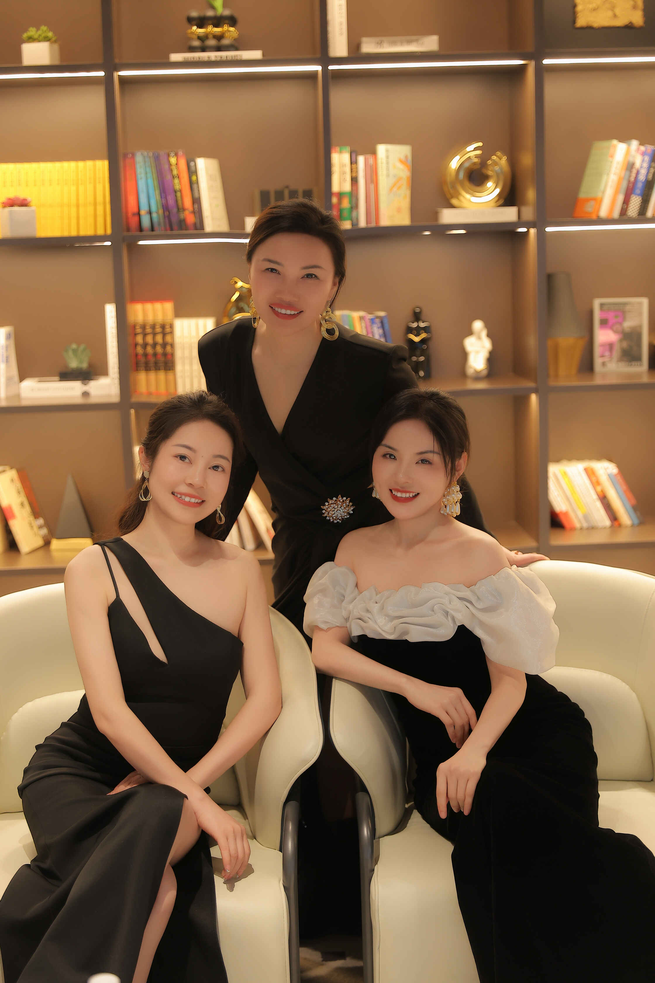 东方魅力城市形象栏目组“国际肖像艺术节”圆满落幕