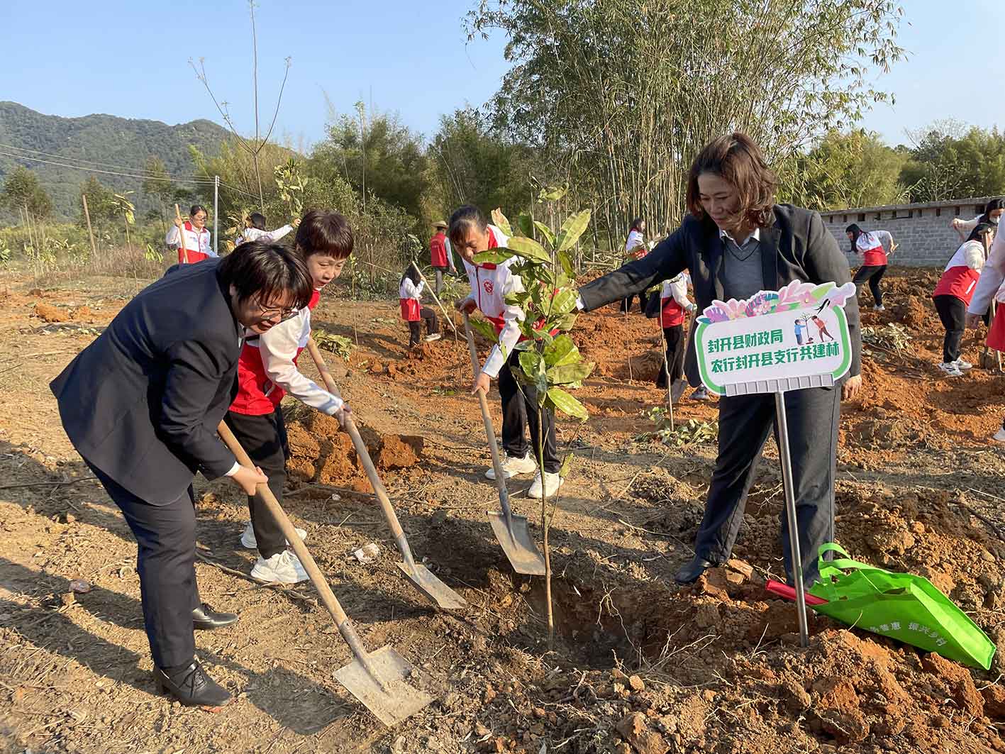 封开“公益+研学”政银合作模式贡献“她力量”