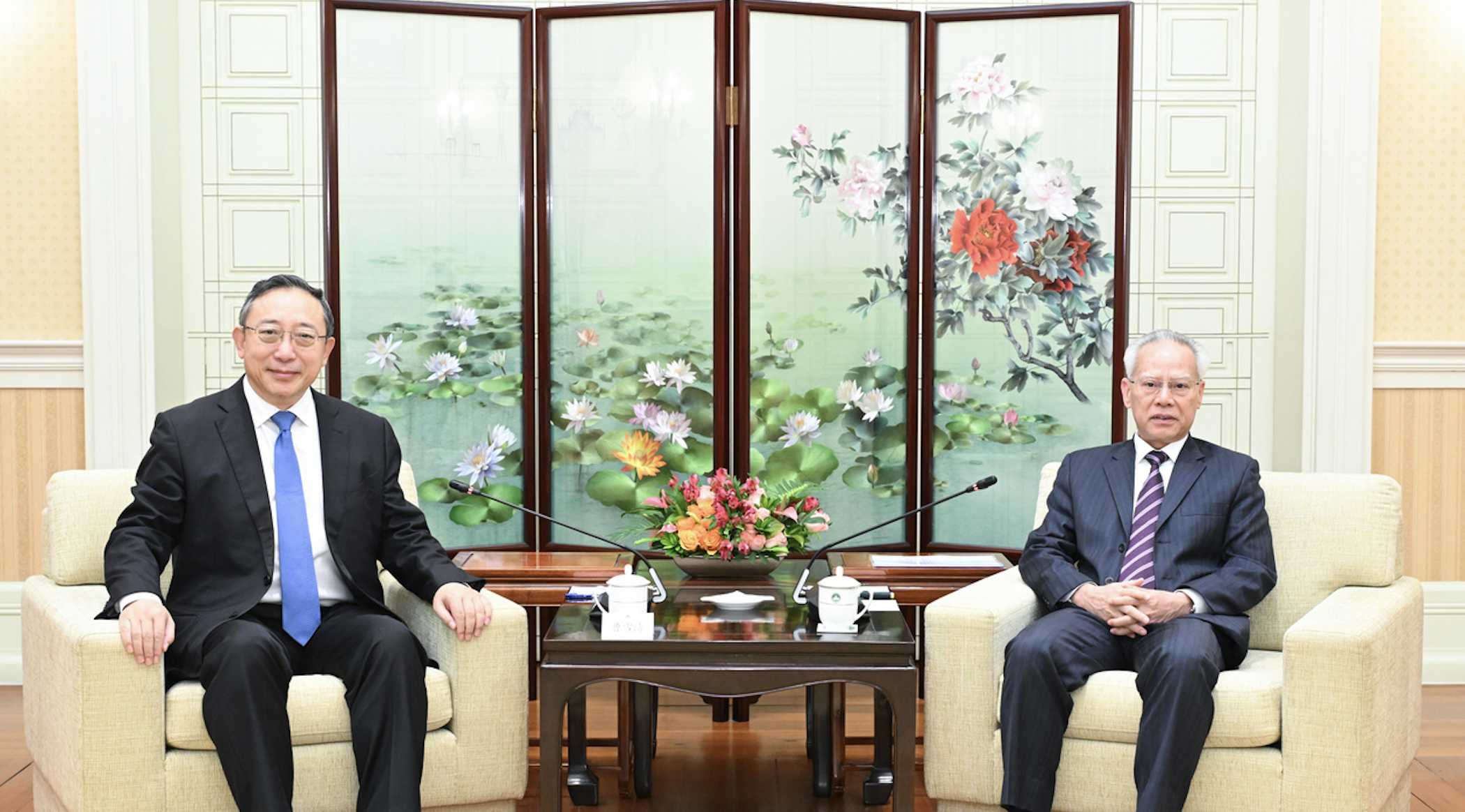 澳门行政长官岑浩辉会见国家卫生健康委副主任曹雪涛