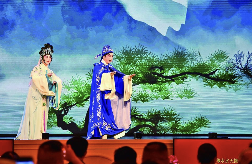 “2025濠江之春——澳门与内地艺术家大联欢”开幕深化文化交流合作