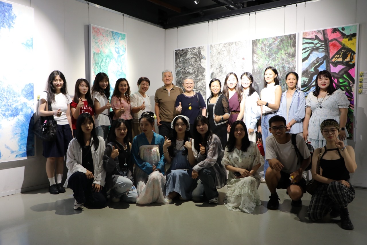 幼儿园幼儿作品与艺术家作品同时亮相“新水墨艺术展”