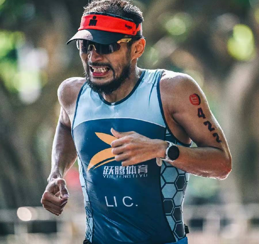 “鲲鹏径”全球铁人传奇之铁人觉醒:李郴的跨界人生与运动哲学重构