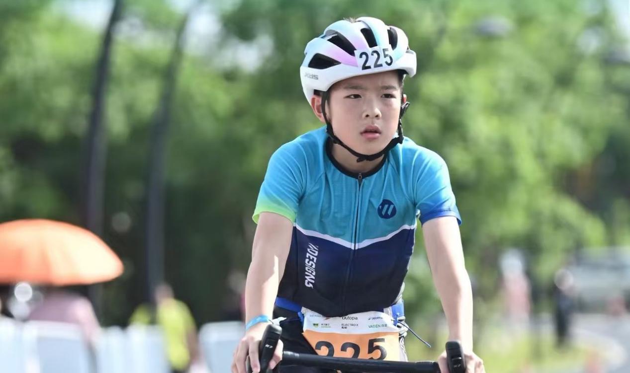 钟浩宇:小铁人冠军的成长故事