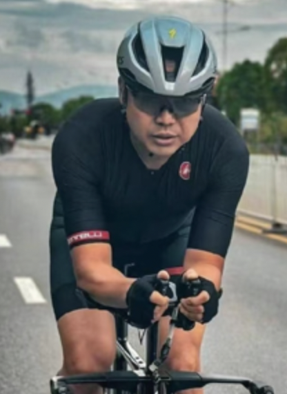 “鲲鹏径”全球铁人传奇之郑威：风雨中前行的追梦者