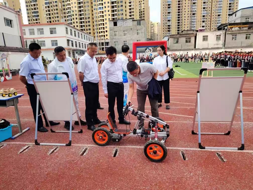 铭记历史，科技强国：越城镇中心校举行首届科技节启动仪式