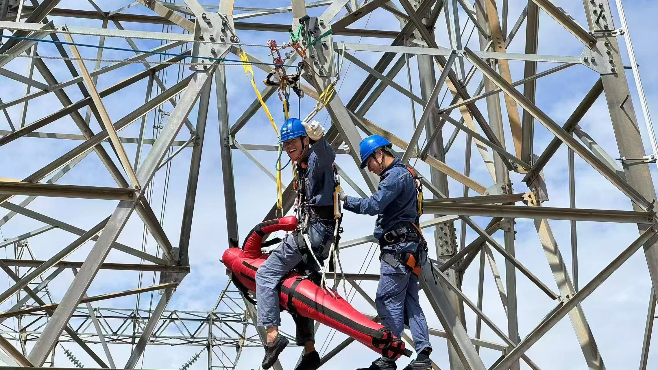 南方电网应急救援技能竞赛红河鏖战  超高压广州局队载誉而归