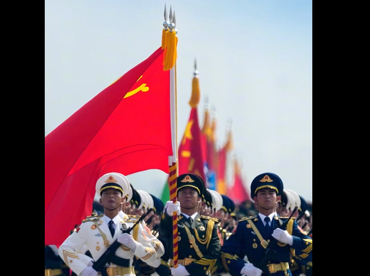 京港同心观盛典 携手共筑强国梦——香港各界热议北京阅兵盛事