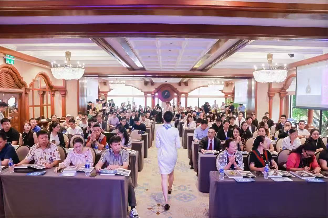 盛世藏珍 机遇正当时 亚细亚2025澳门秋拍圆满收官——暨古董市场黄金变现期洞察