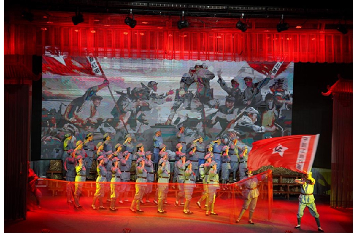 银发燃情演绎英雄史诗 蓉城舞台奏响红色乐章