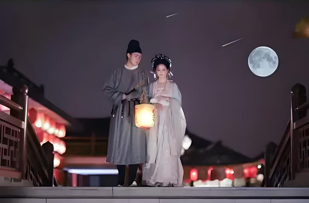 秋风送爽桂香远 人间月圆话中秋——传统佳节承载千年家国团圆情