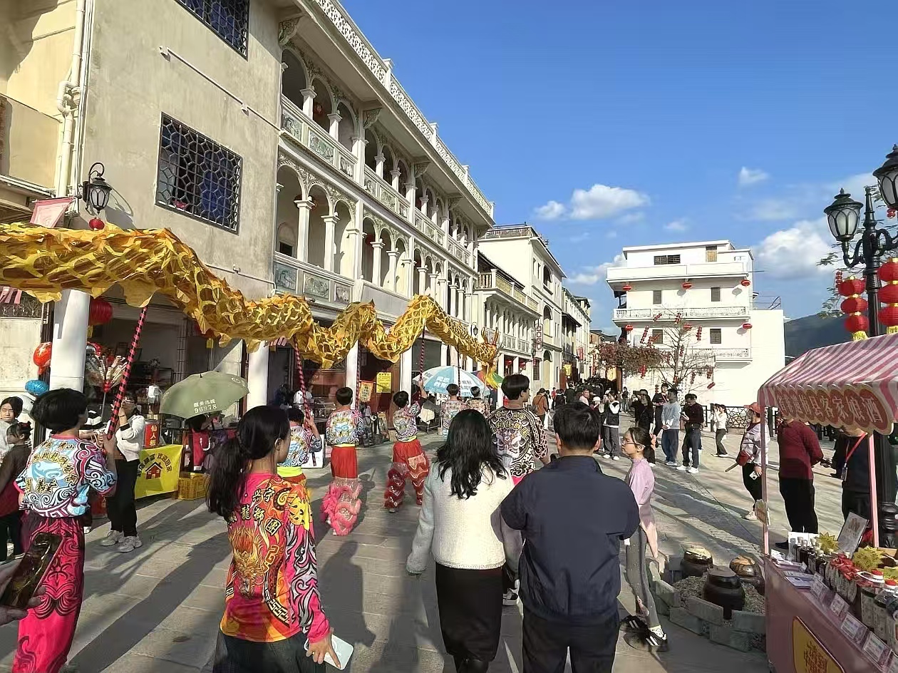 千年古镇焕新韵 客家风情醉游人 ——“请到中国·松口过大年”活动精彩绽放