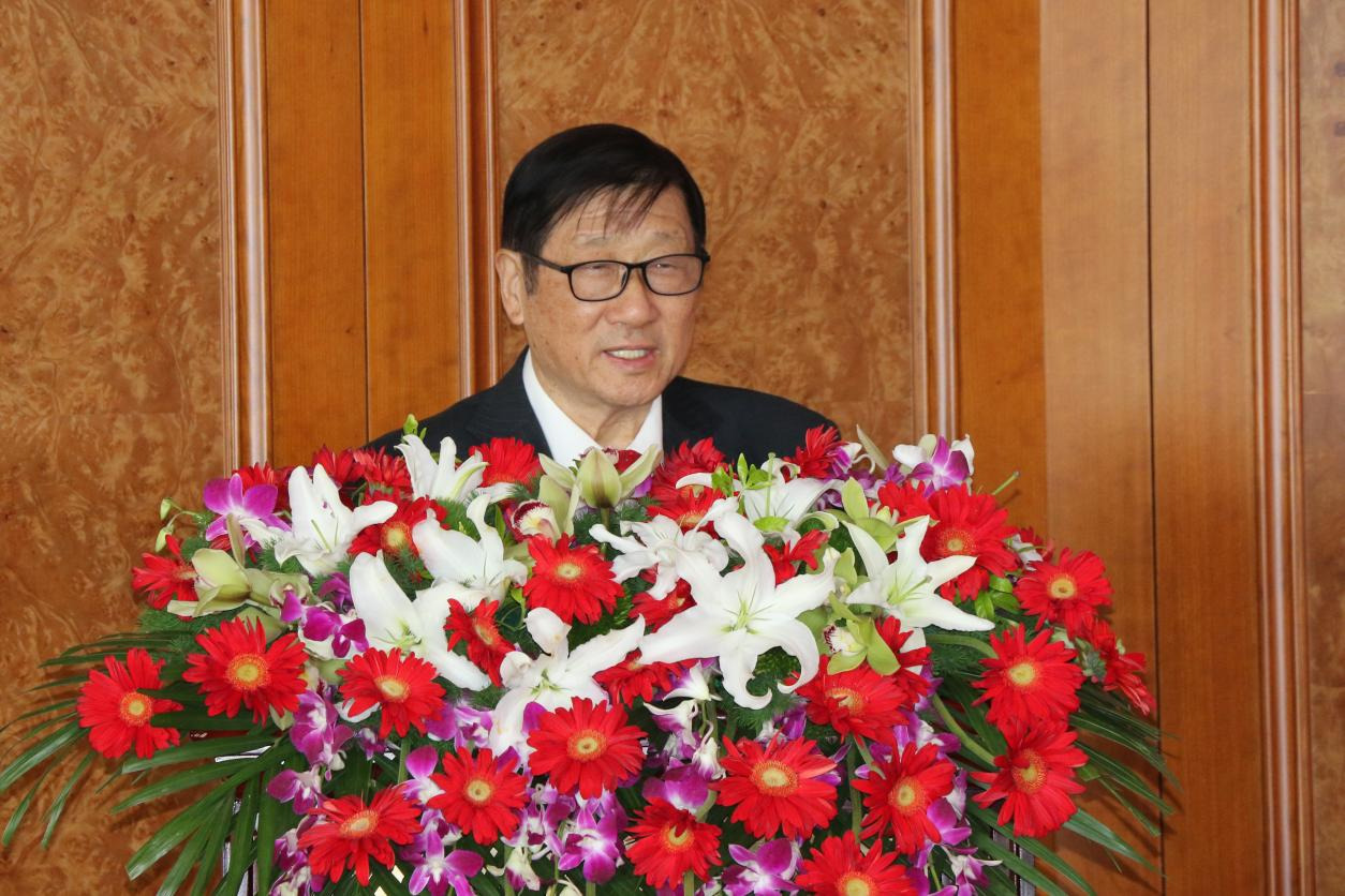 新疆麦盖提沙戈荒特大型新能源基地项目推介会成功举办 筑牢国家能源、粮食、生态三大安全 打造世界级绿色发展标杆