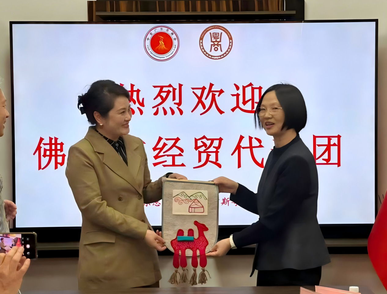 广东省佛山市经贸代表团到访中亚广东总商会 深化粤吉经贸合作交流