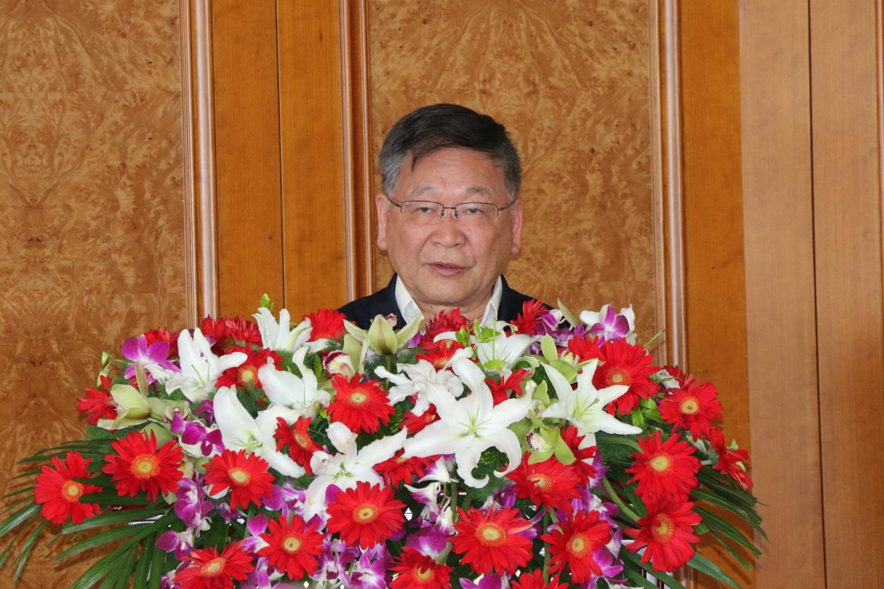 新疆麦盖提沙戈荒特大型新能源基地项目推介会成功举办 筑牢国家能源、粮食、生态三大安全 打造世界级绿色发展标杆