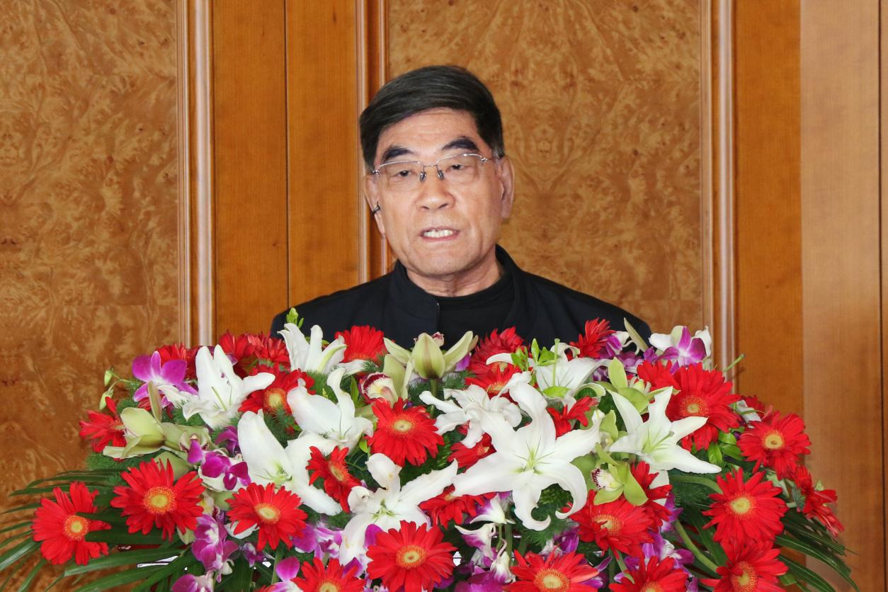 新疆麦盖提沙戈荒特大型新能源基地项目推介会成功举办 筑牢国家能源、粮食、生态三大安全 打造世界级绿色发展标杆