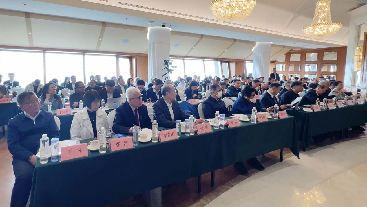 新疆麦盖提沙戈荒特大型新能源基地项目推介会成功举办 筑牢国家能源、粮食、生态三大安全 打造世界级绿色发展标杆